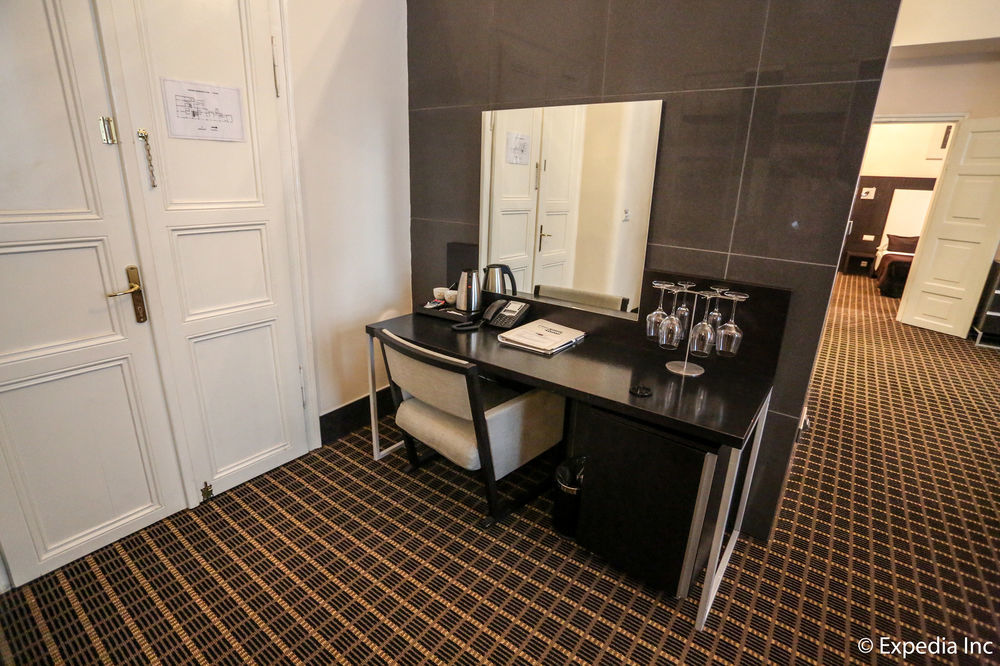 Old Town Square By Emblem Aparthotel 5*