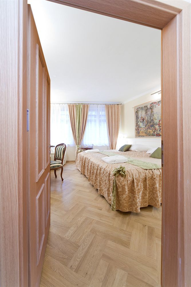 Louren - The Bridge Inn Aparthotel Prague