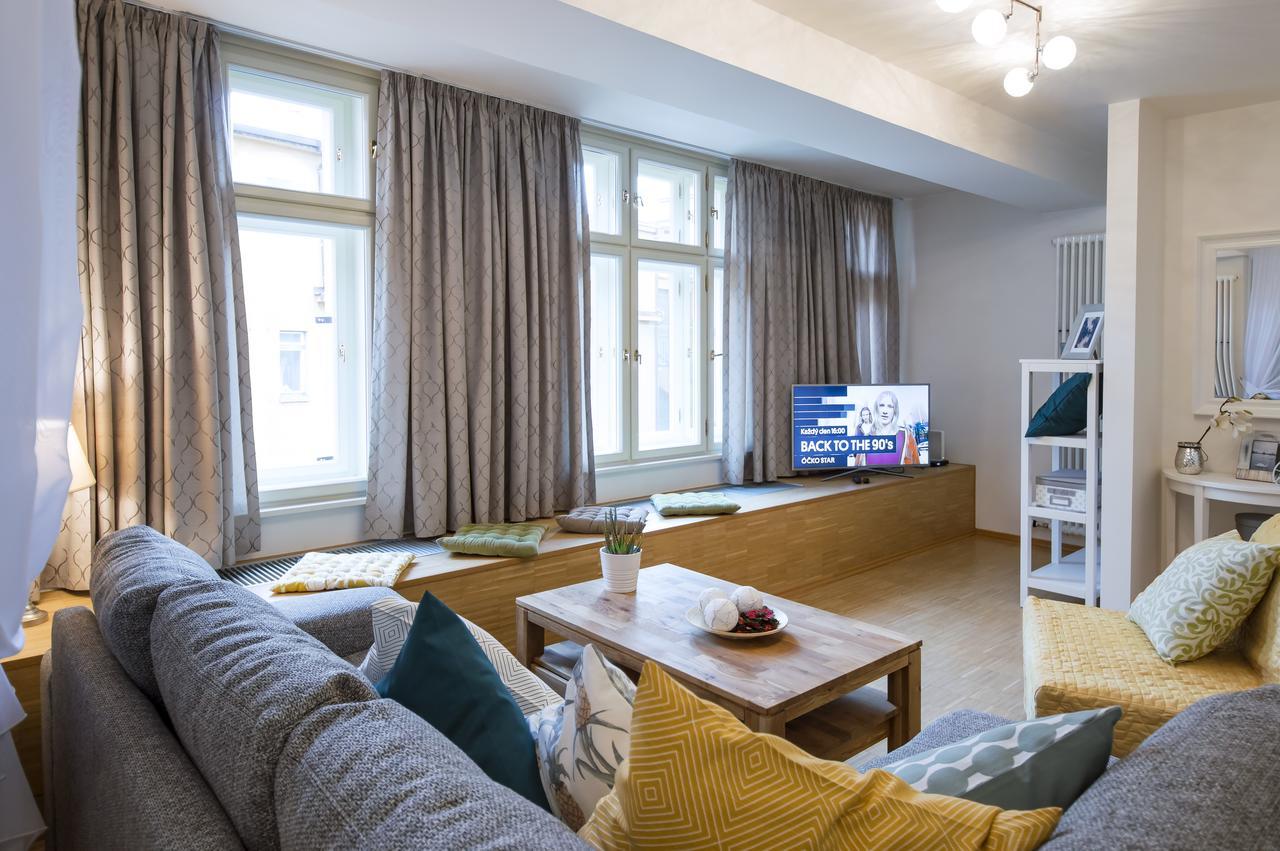 Modern Charvatova Prag