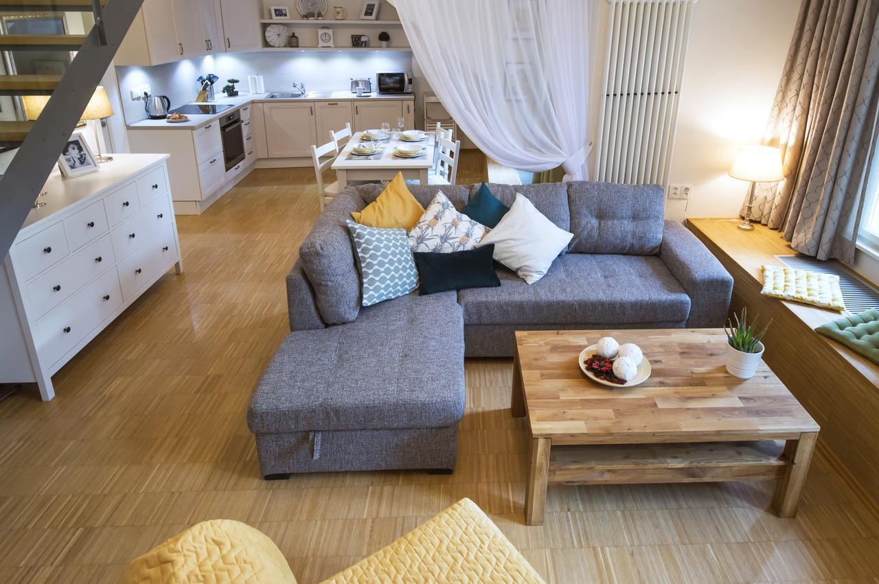 Modern Charvatova Apartment *