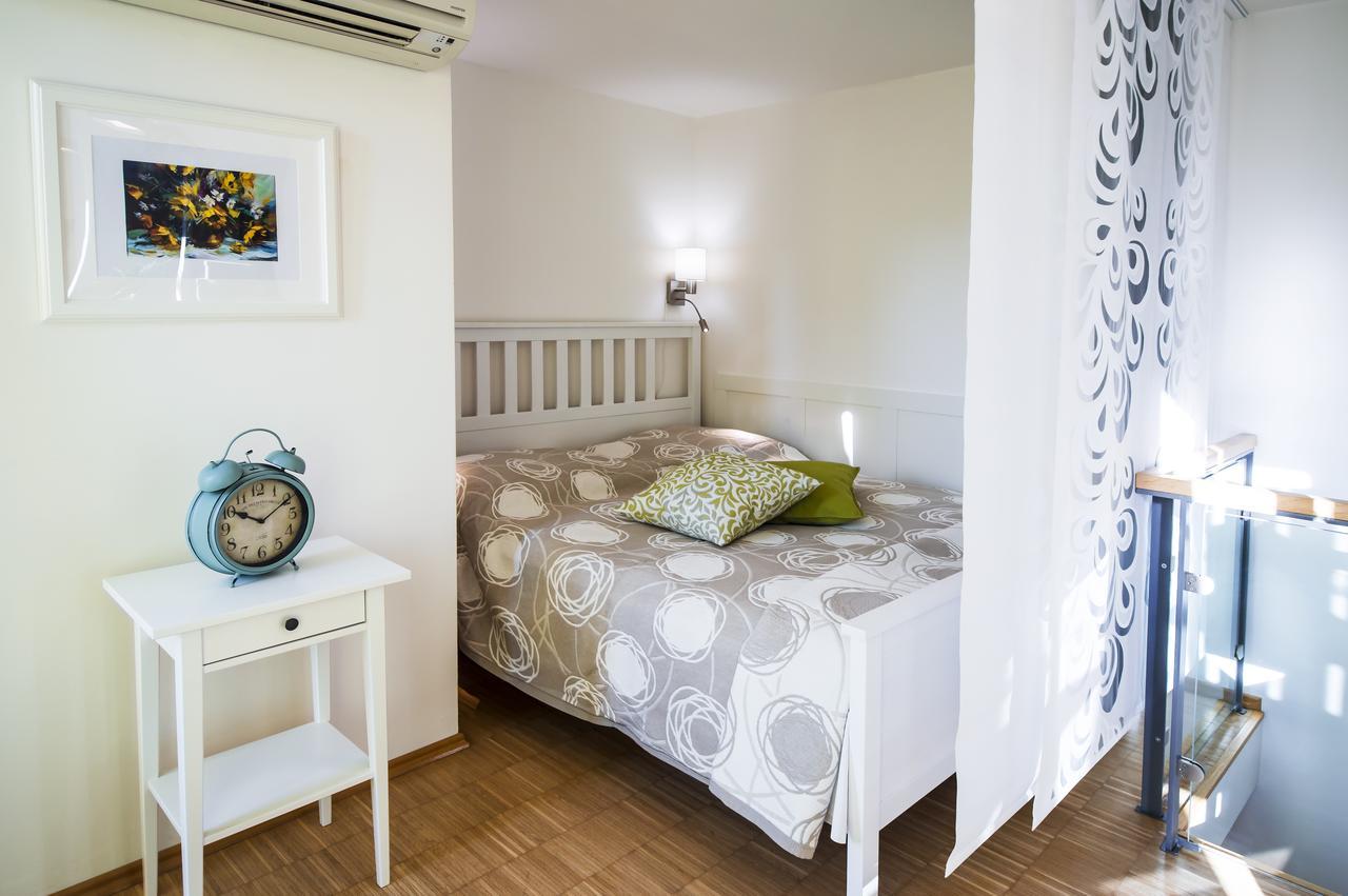 Apartment Modern Charvatova Prague