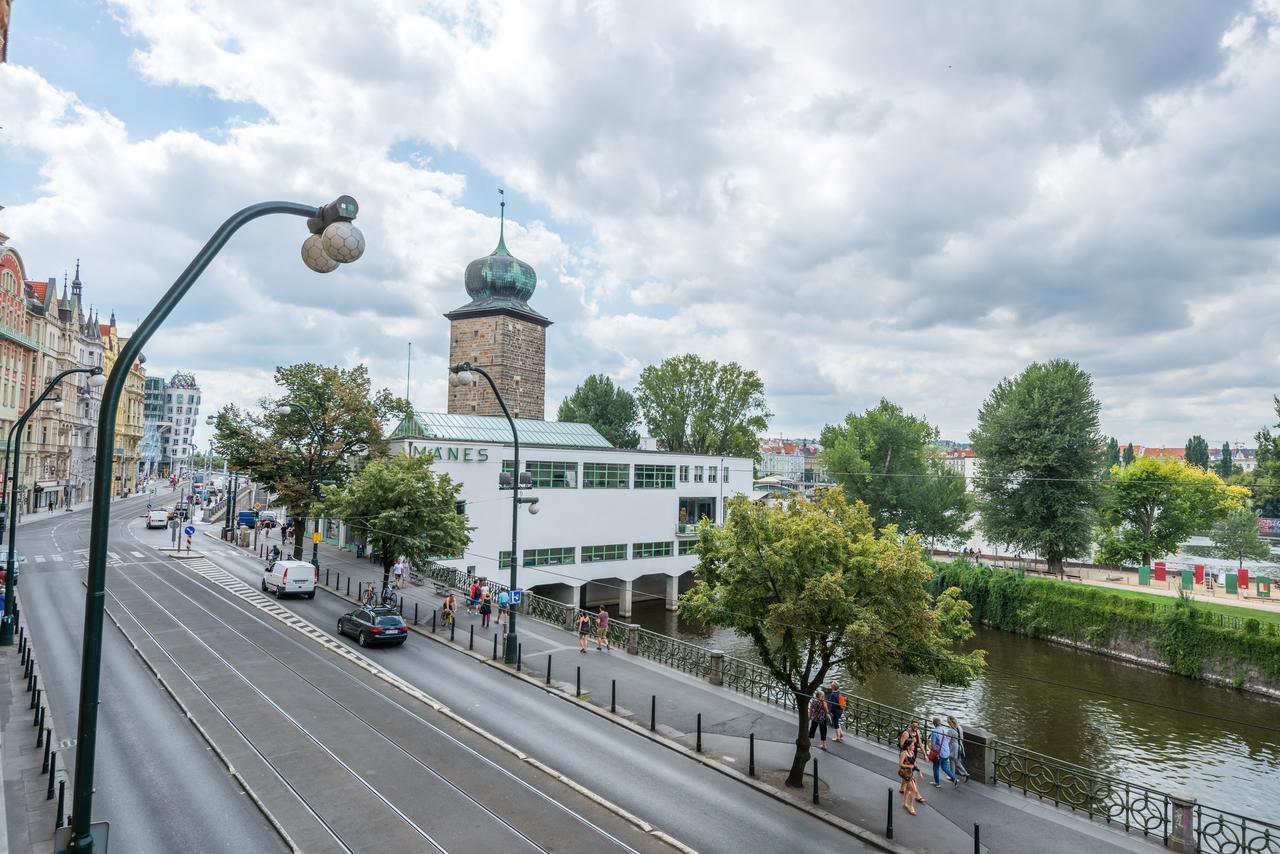 Riverside With A Balcony Lägenhet Prag
