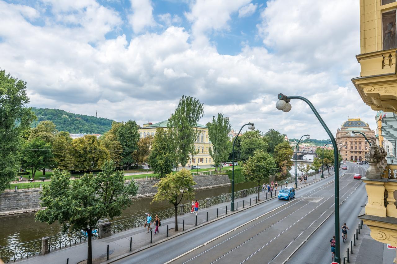 Lägenhet Riverside With A Balcony Prag