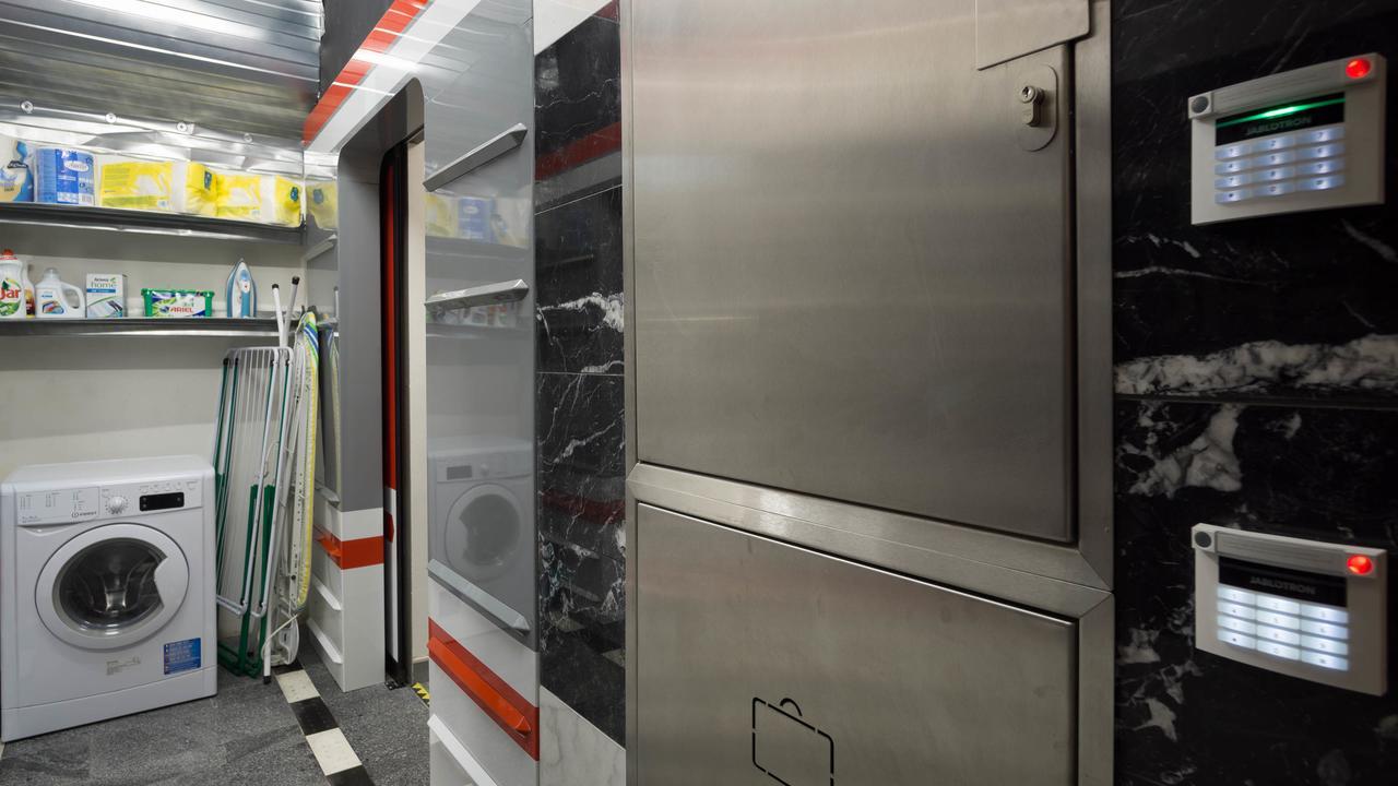 Metro By Main Train And Bus Station Apartment