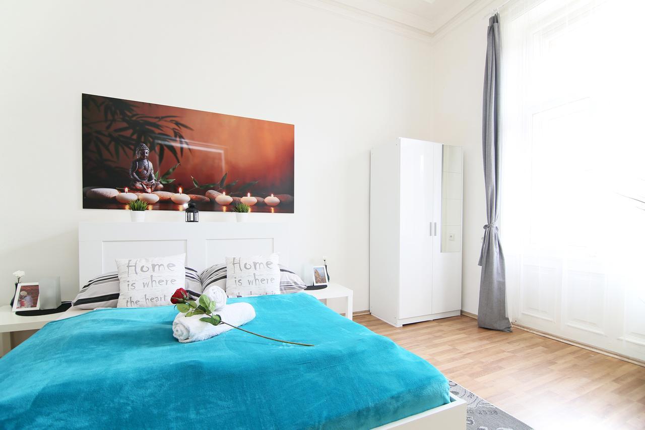 Beautiful Ujezd Apartment *