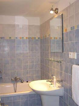 Apartments At The Golden Plough Apartment *