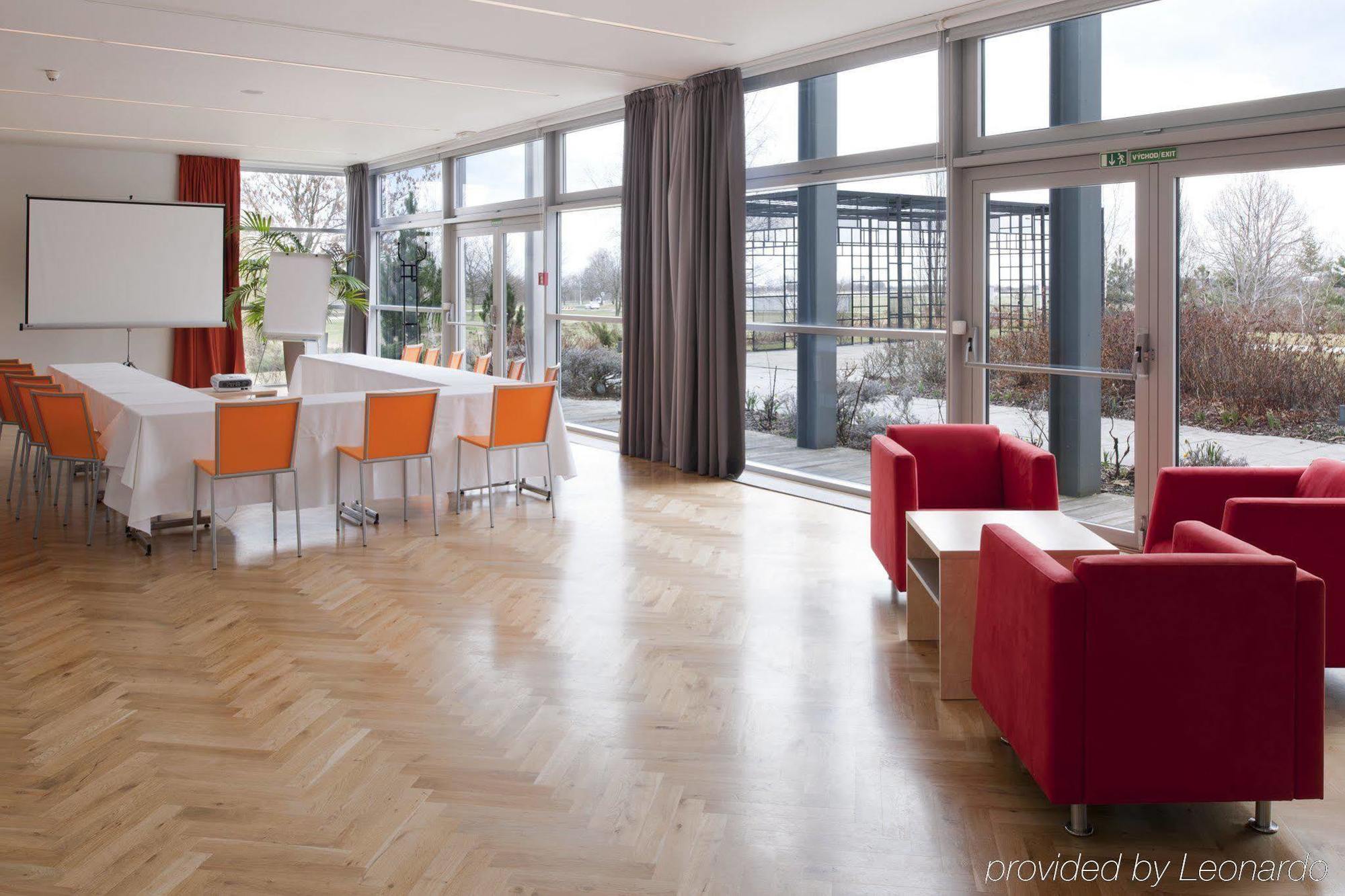 Airport By Ihg Hotel Prag