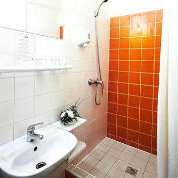 Easy Star Hotel