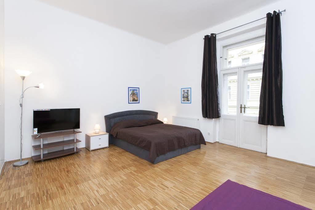 Apartment V Lesicku Prag