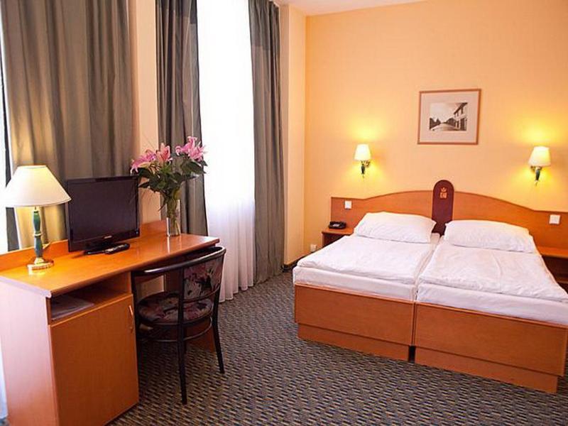 Central Hotel 3*