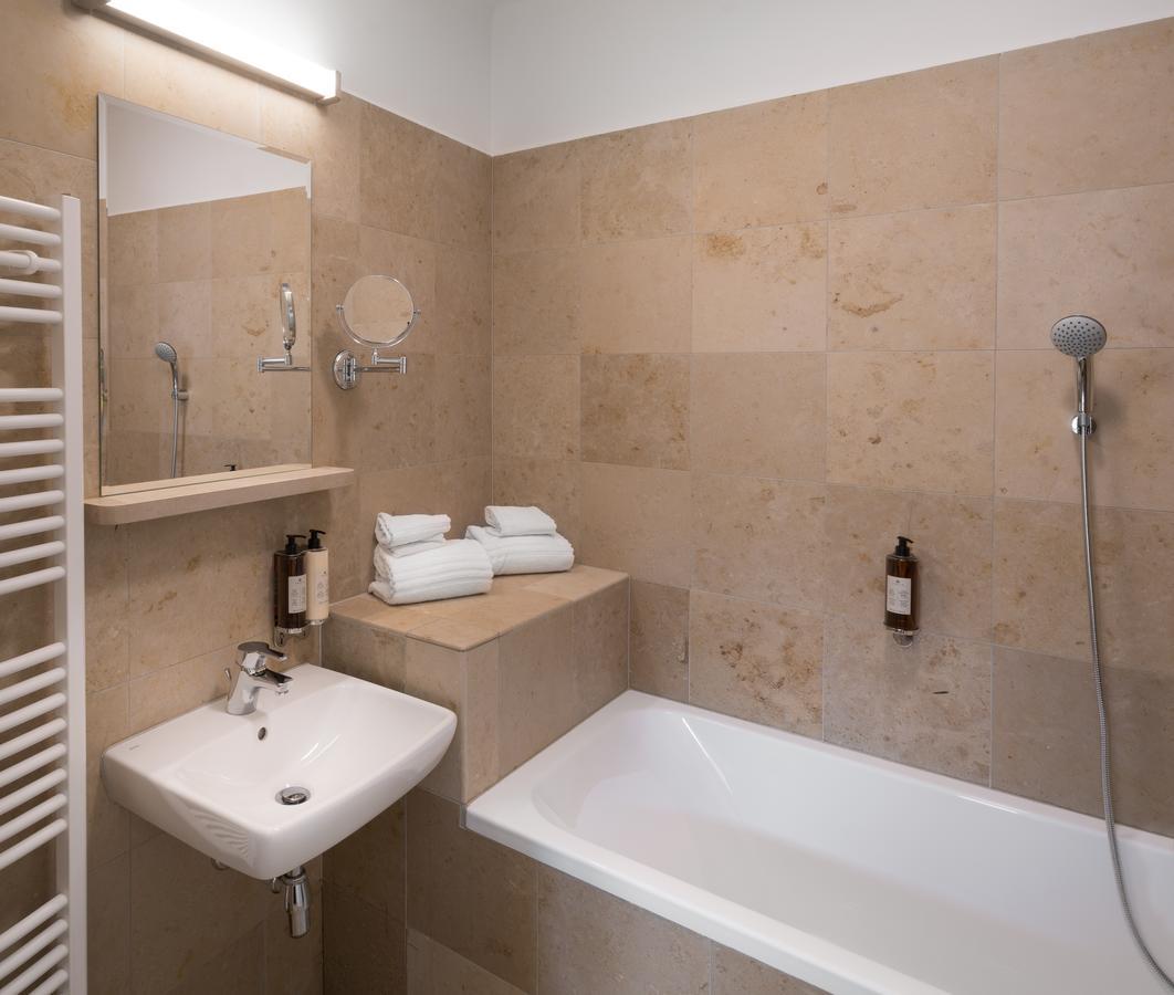 Blue Oak Aparthotel 4*