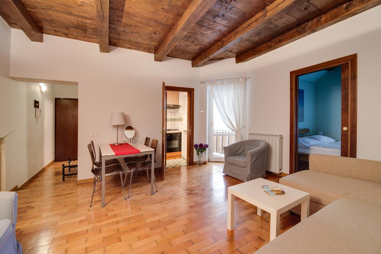 White & Woody Quadrio Apartments Apartment Prague