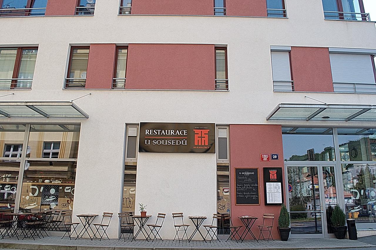 Bright Spacious Apartment Prag