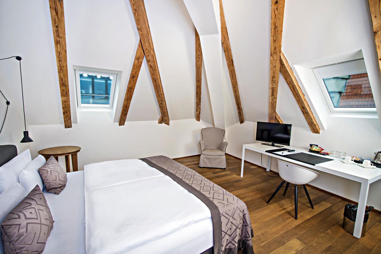 Hotell Golden Crown 4*