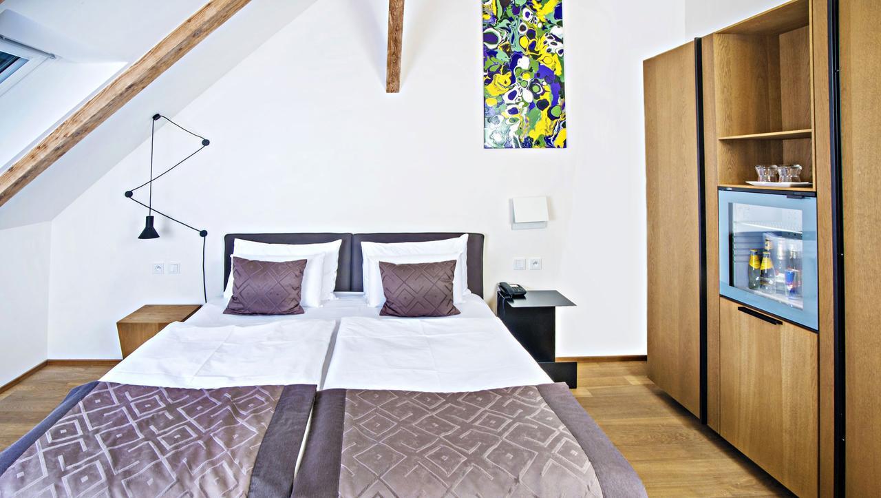 Hotell Golden Crown 4*
