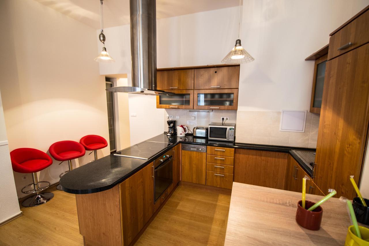 Riverside Ruterra Apartment