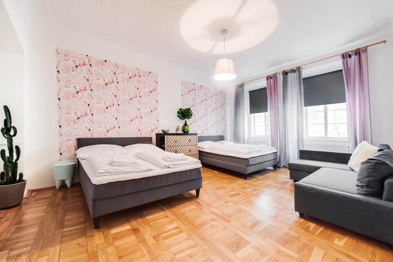 Apartment White & Woody Quadrio Apartments Prague