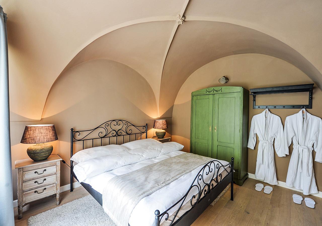 Historical Between Castle And Charles Bridge Apartment