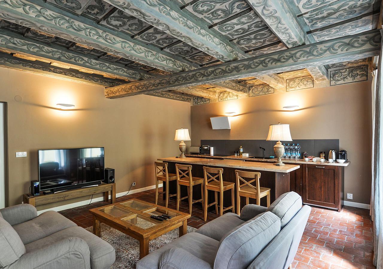 Historical Between Castle And Charles Bridge Apartment Prag
