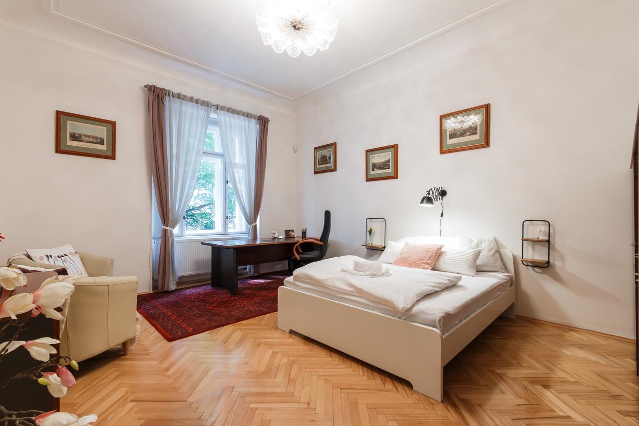 Riverside Apartment *