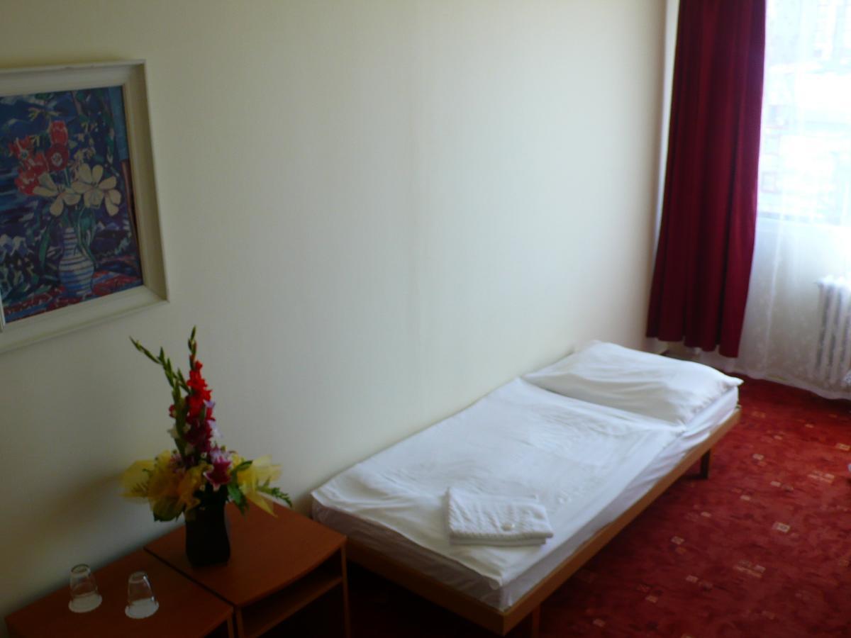 Easy Star Hotel