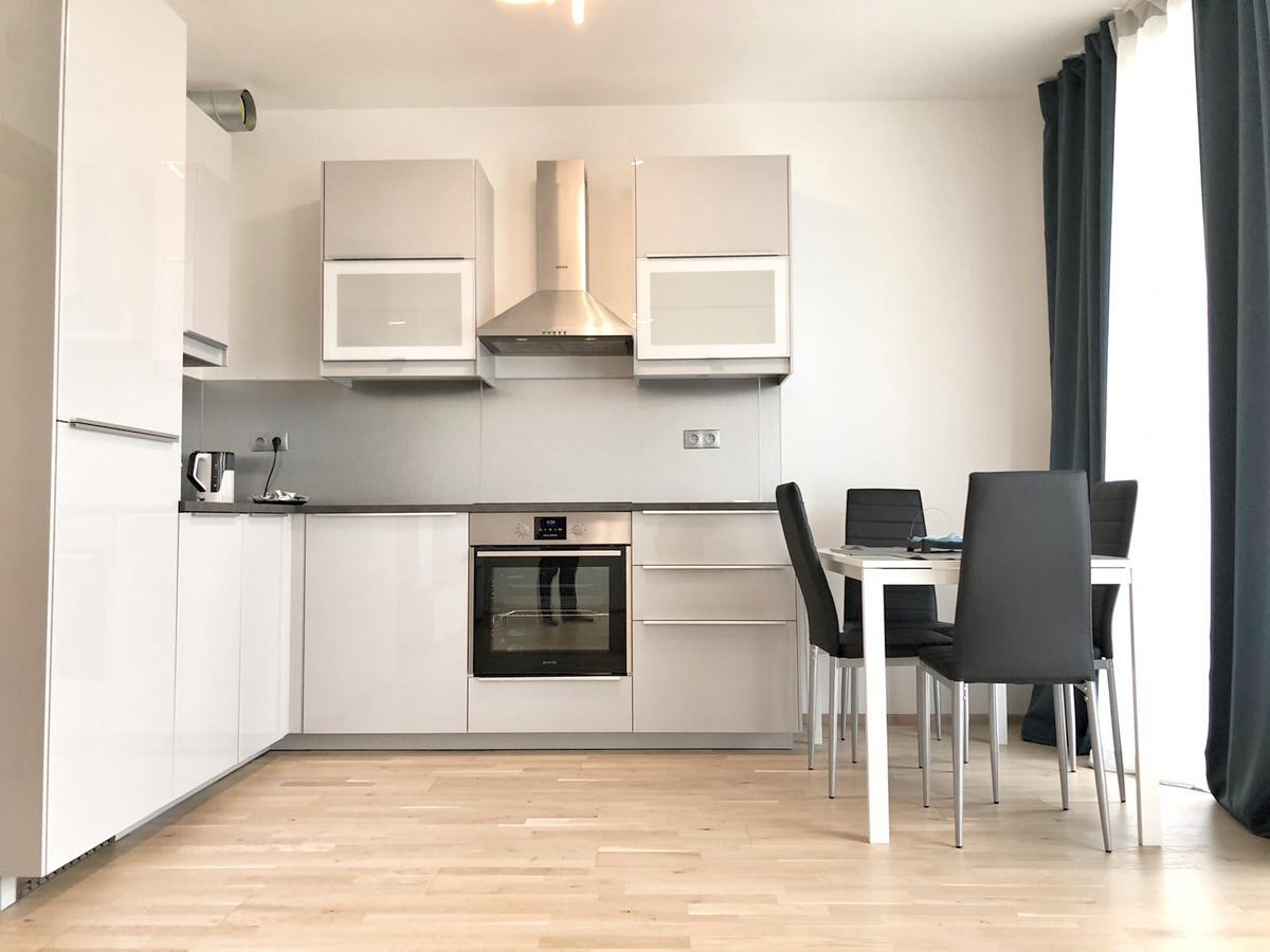 Luxury Riverside By Refa Group Apartment Prag