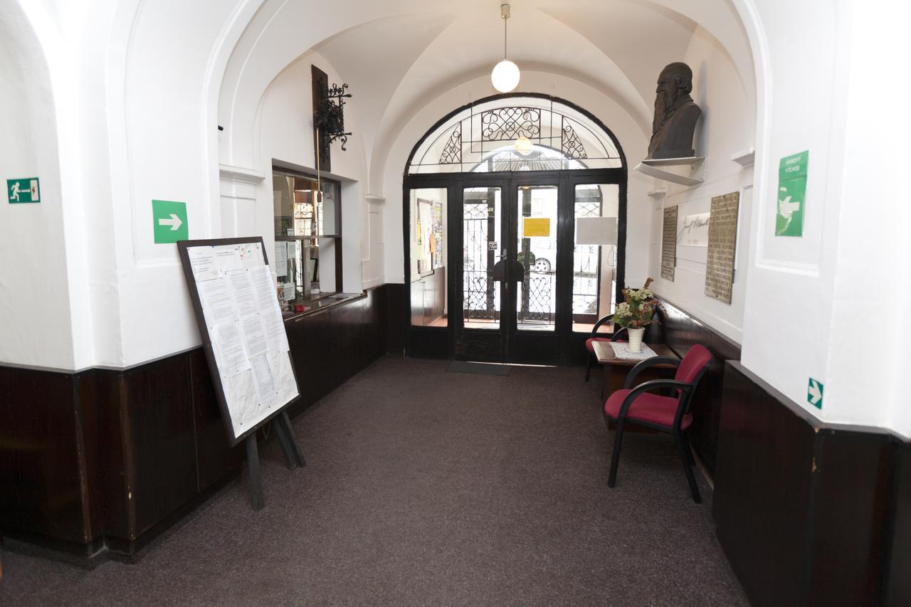 Hostel Hlávkova