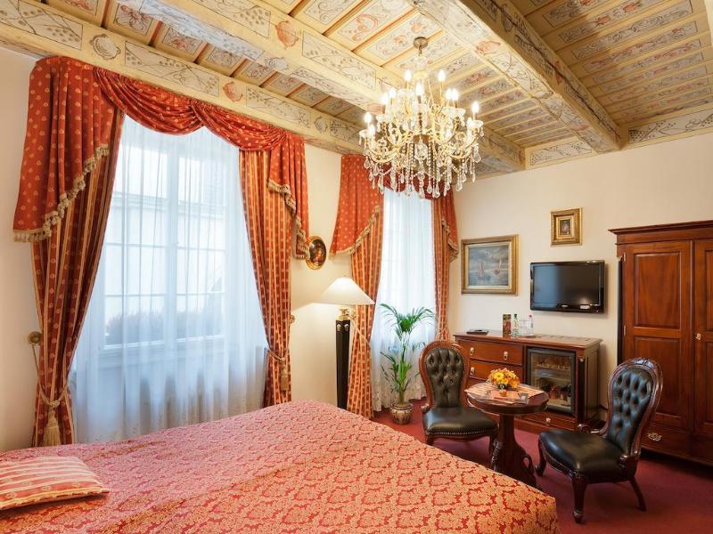 U Zlateho Stromu By Bhg Hotel