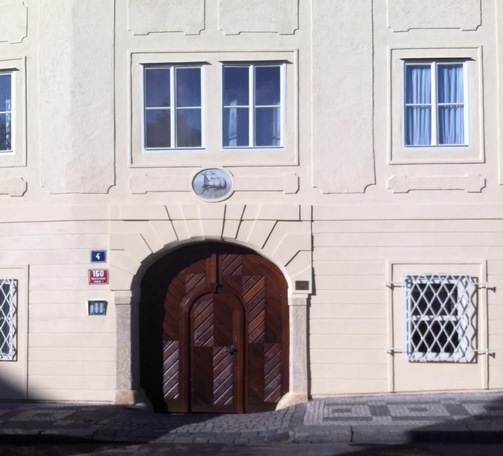 Dum U Cerneho Beranka Prague
