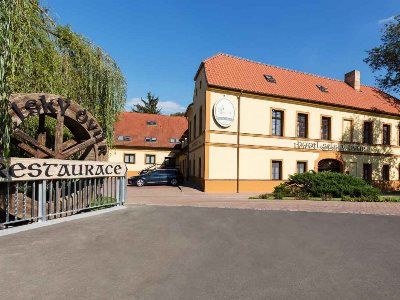 Selsky Dvur - Bohemian Village Courtyard Hotel 4*
