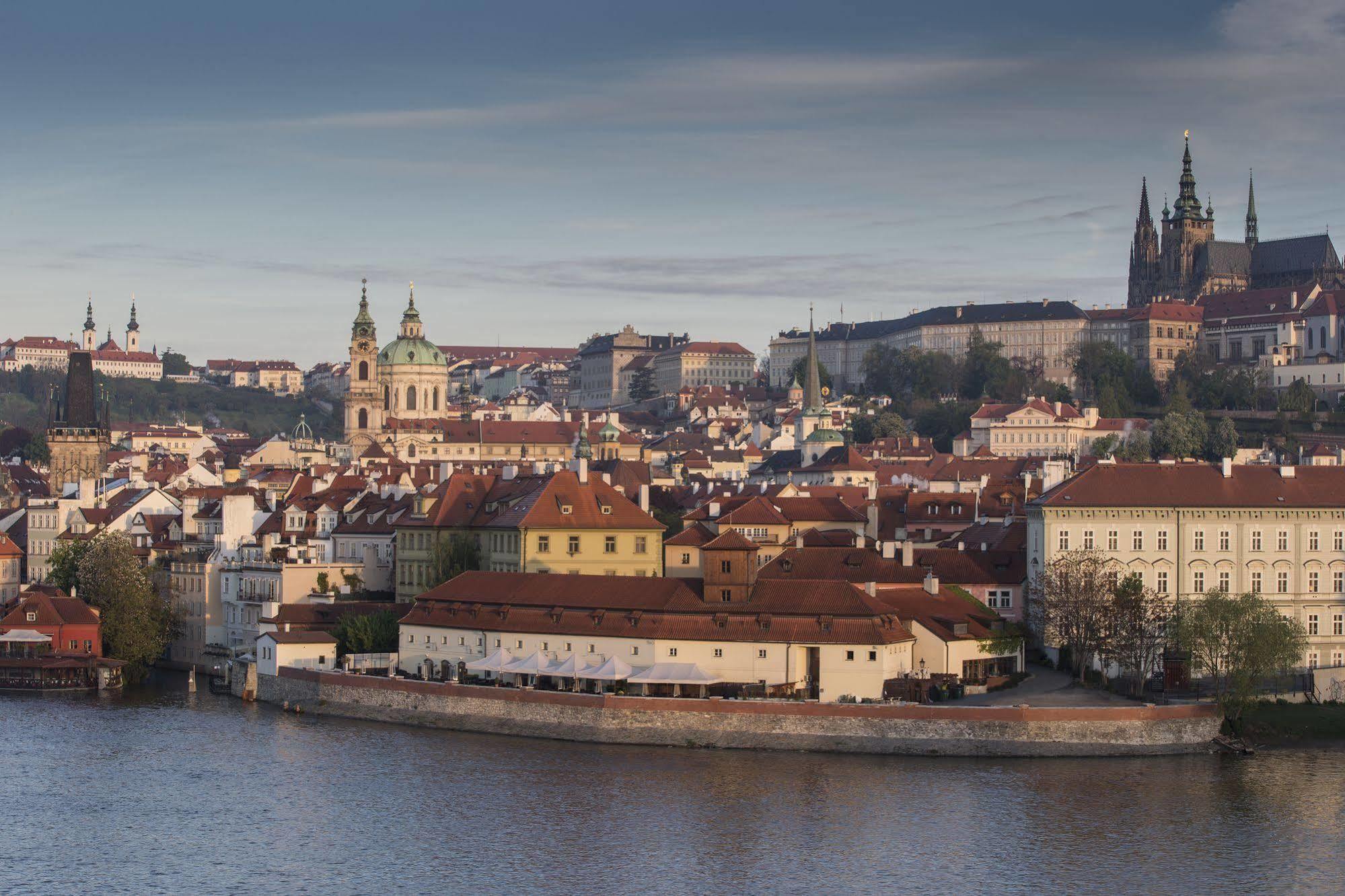 Four Seasons 5* Prag