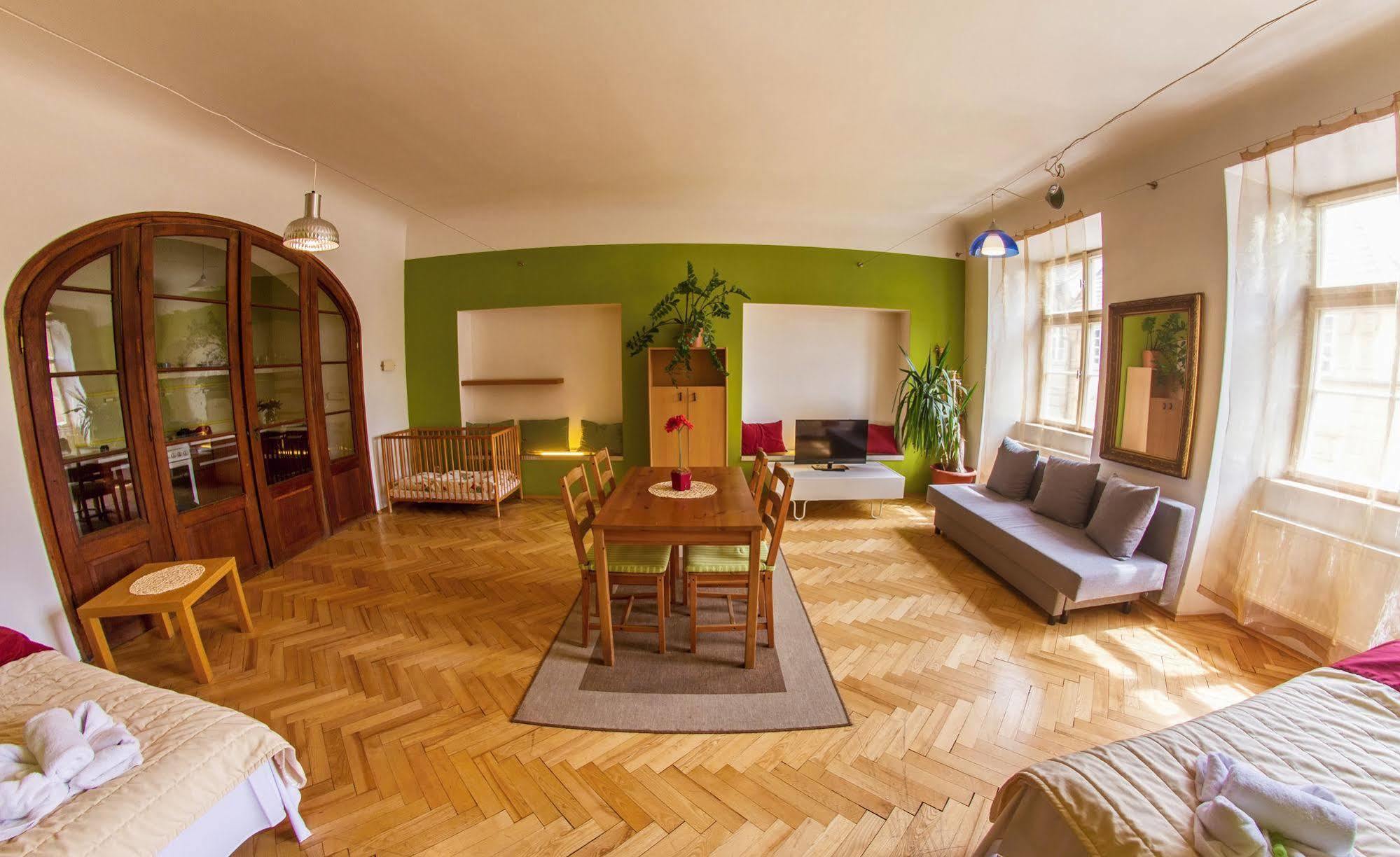 U Zlate Podkovy Apartment *