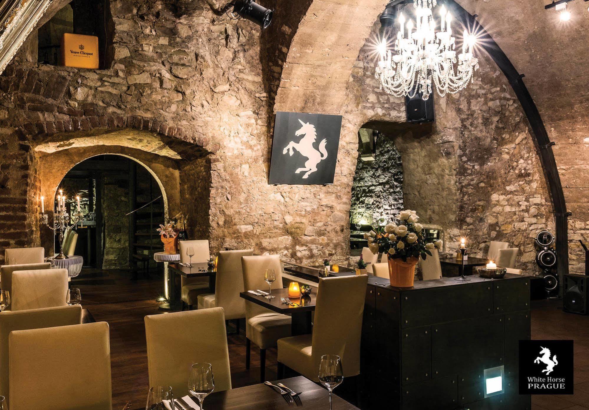 Old Town Square By Emblem Aparthotel