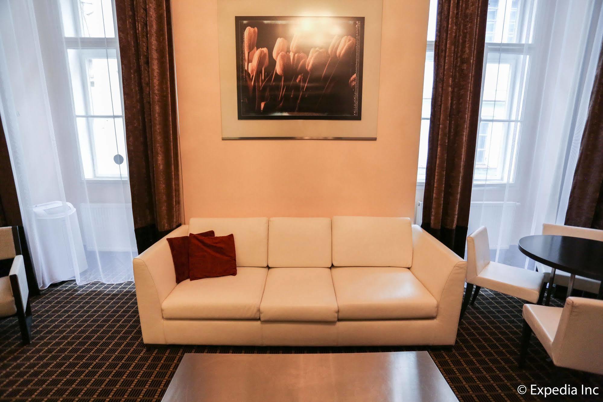 Aparthotel Old Town Square By Emblem Praha