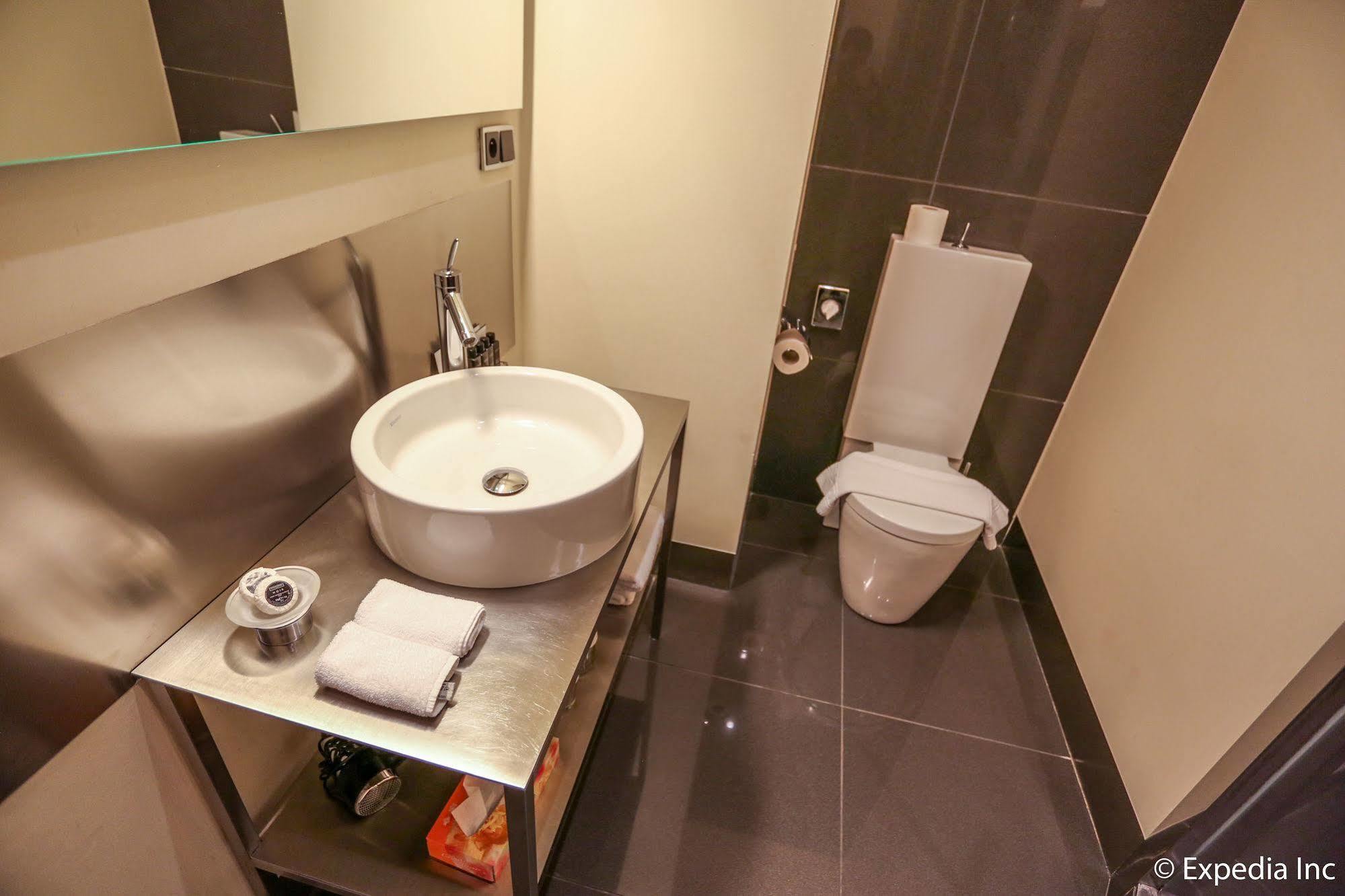 Old Town Square By Emblem Aparthotel 5*