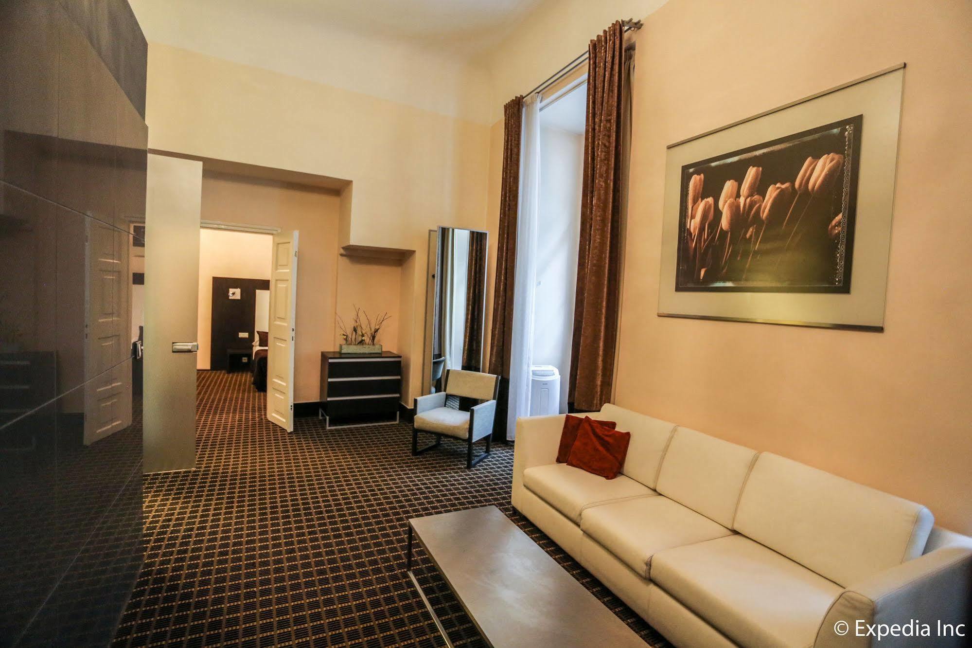 Aparthotel Old Town Square By Emblem