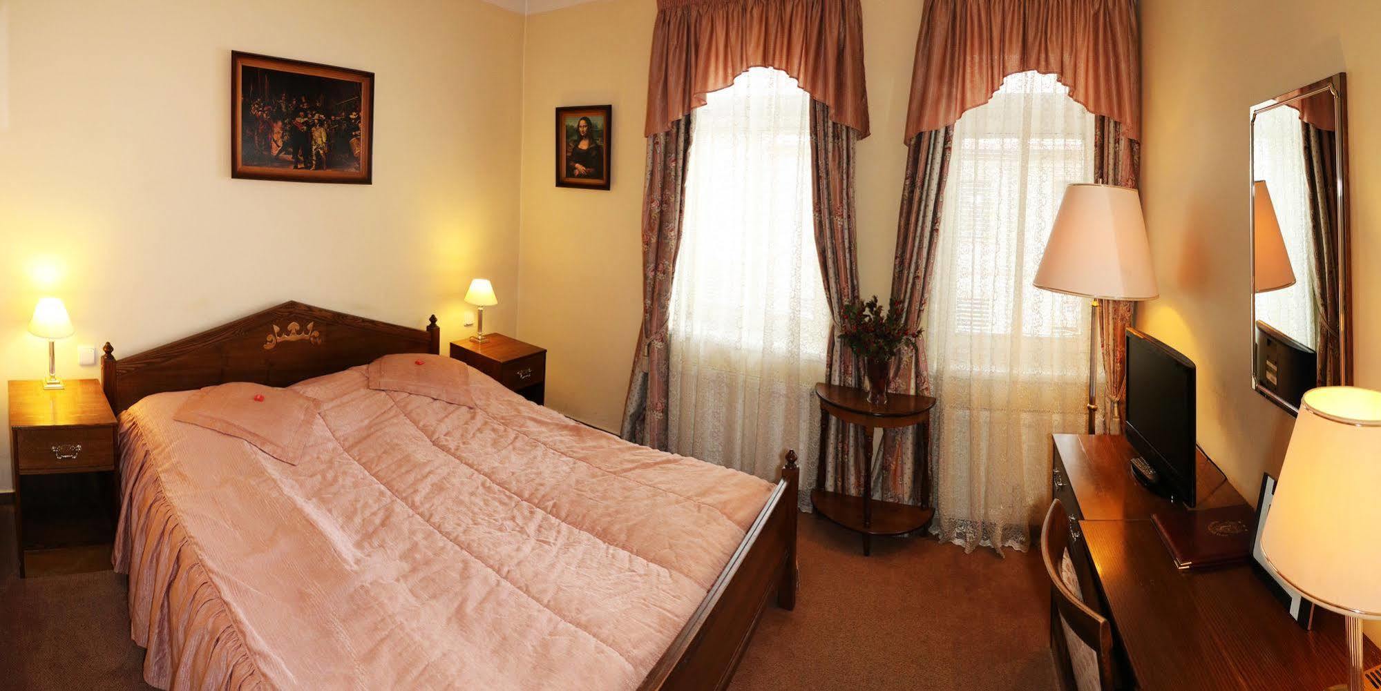 River Star Hotel 3*