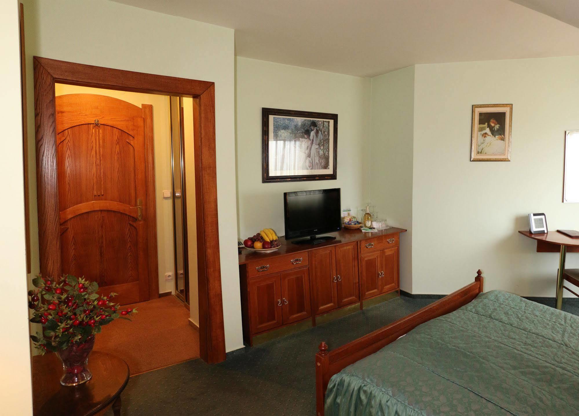 Hotel River Star 3*