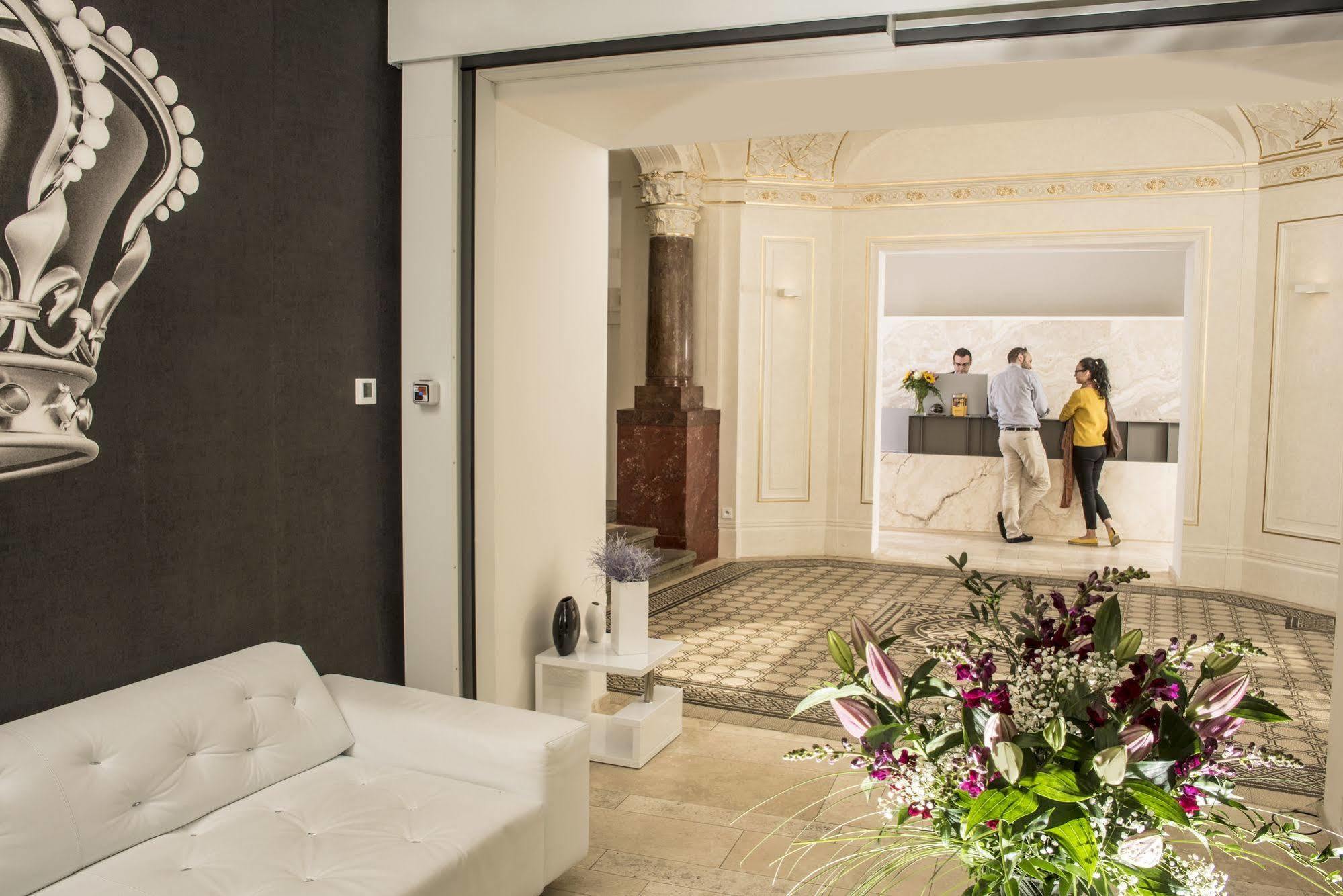 Golden Crown Hotell 4*