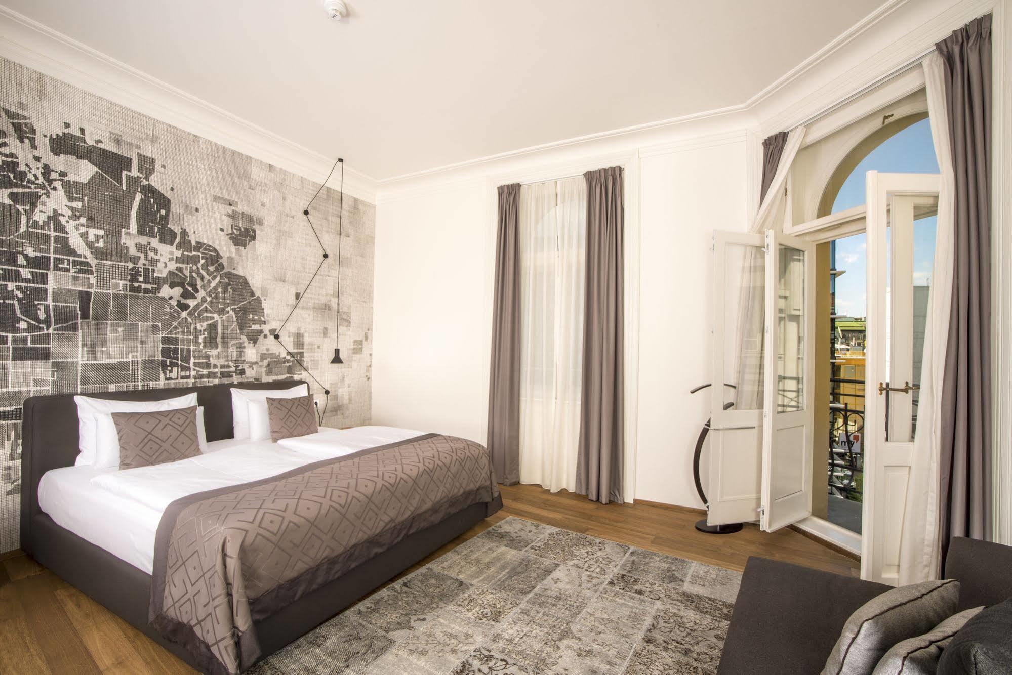 Golden Crown Hotell 4*
