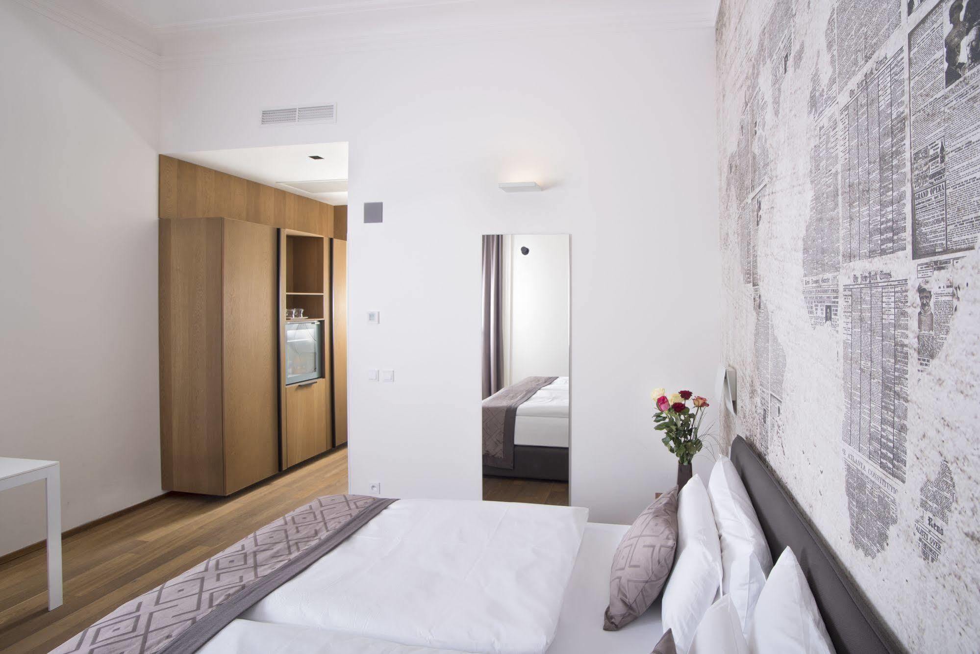 Golden Crown Hotell