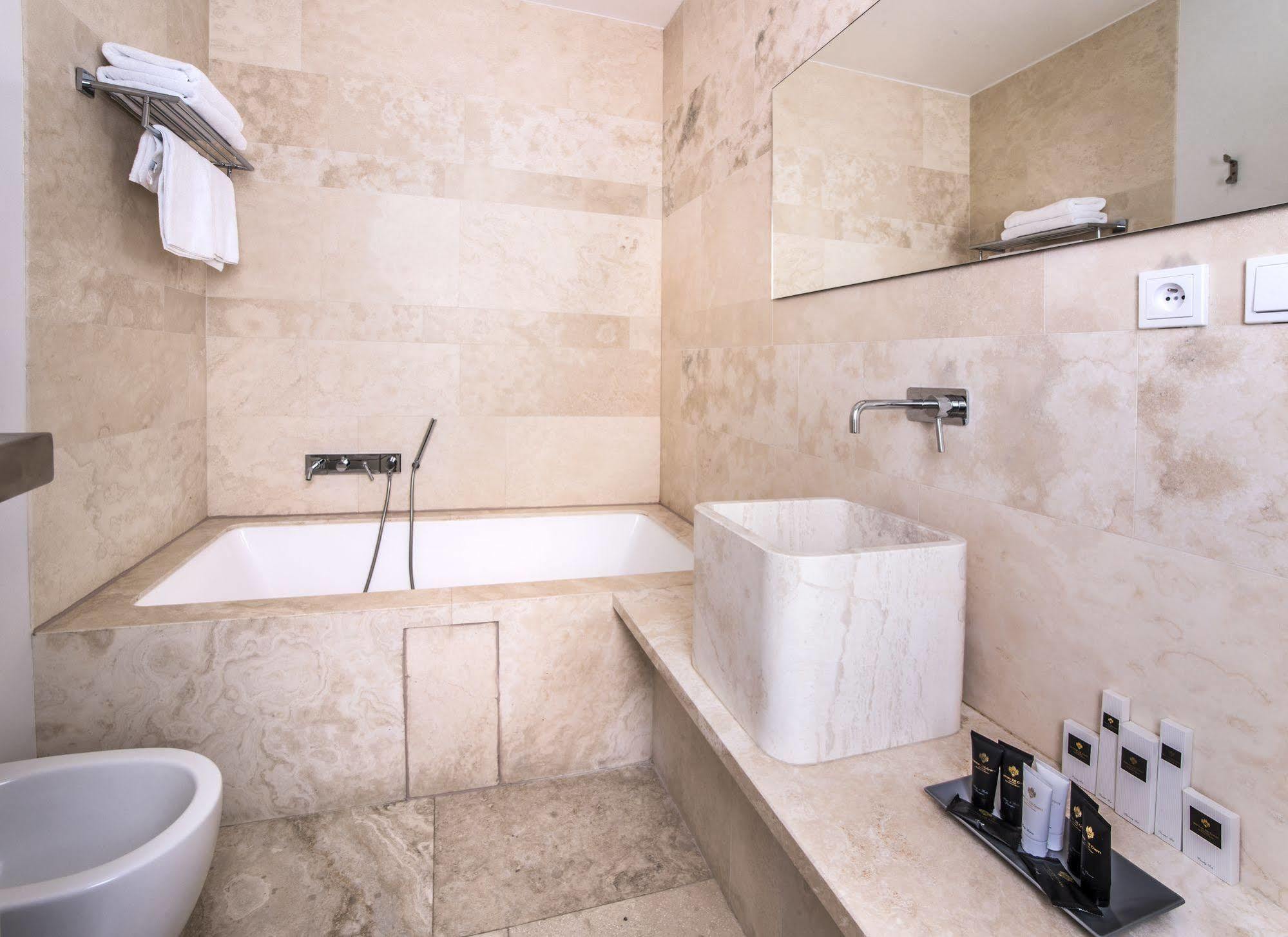 Hotell Golden Crown 4*
