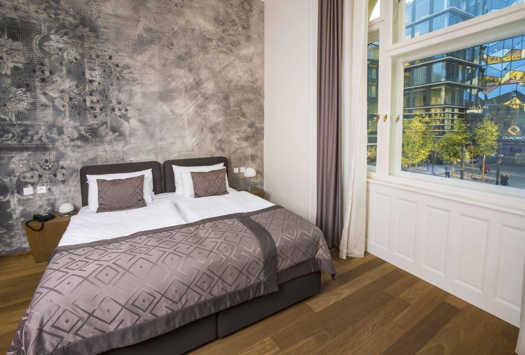 Golden Crown Hotell