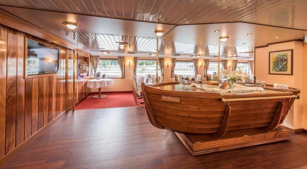Florentina Boat