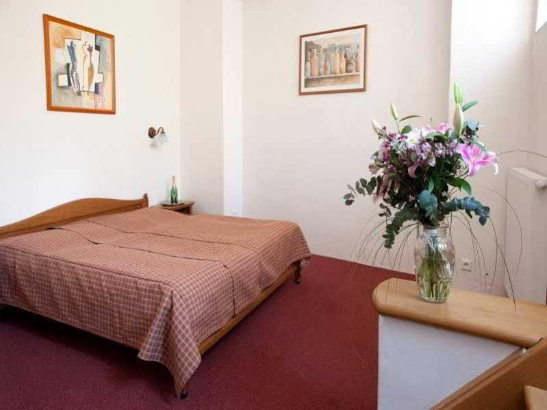 King George Hotel 3*