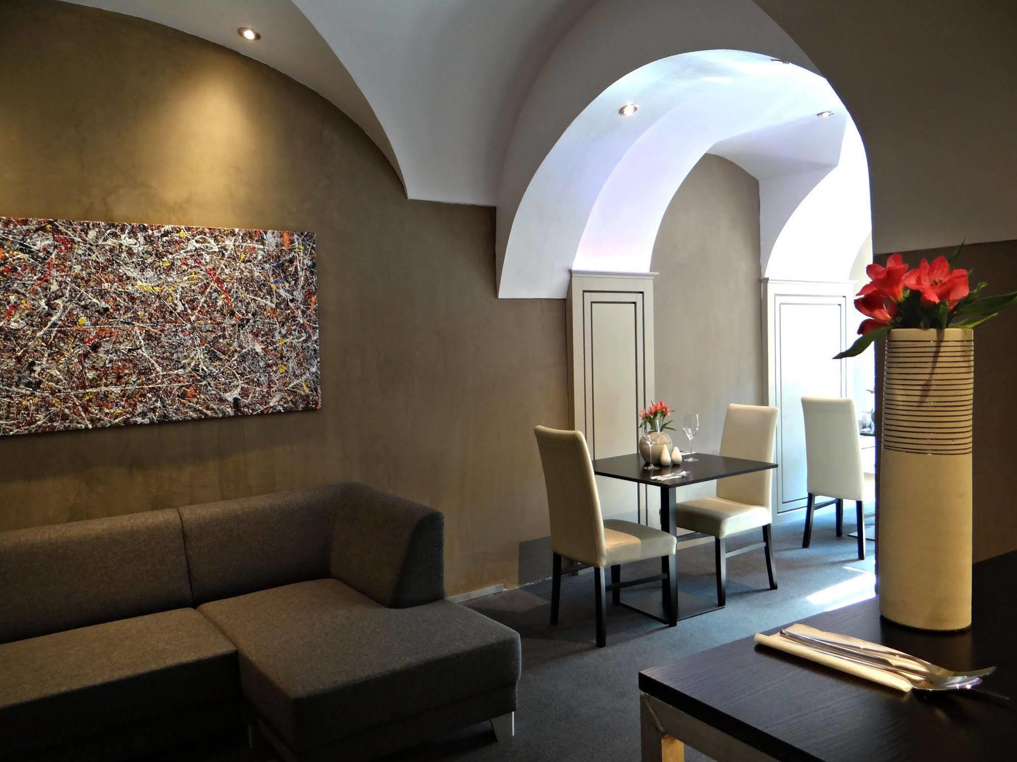 U Kříže Hotel Praha