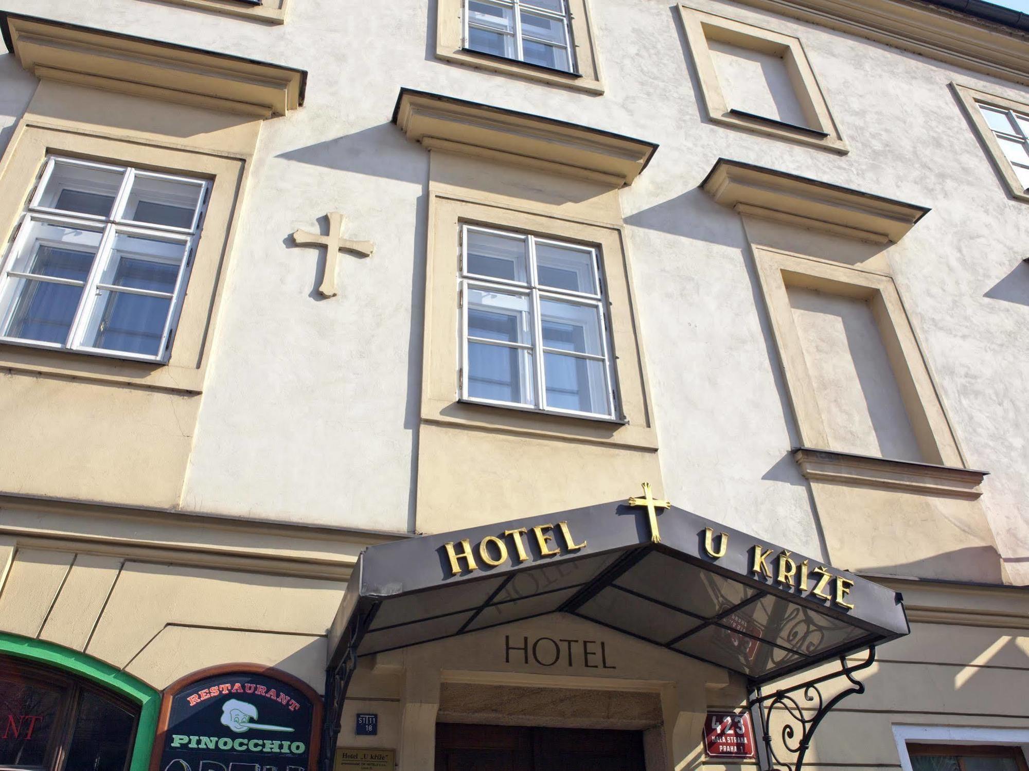 Hotel U Kříže 3*