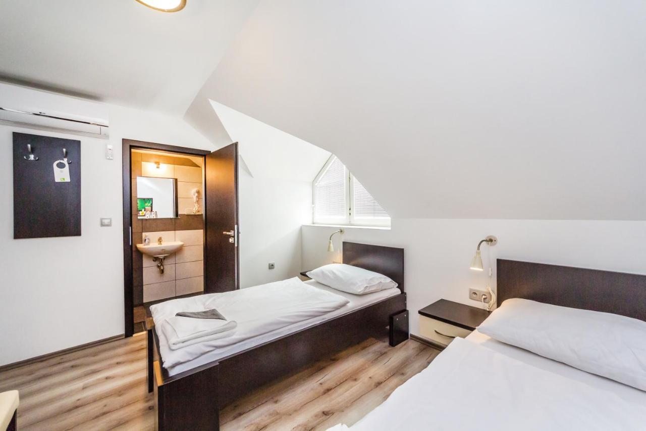 Nova Hospoda - & Restaurant Hotell 3*