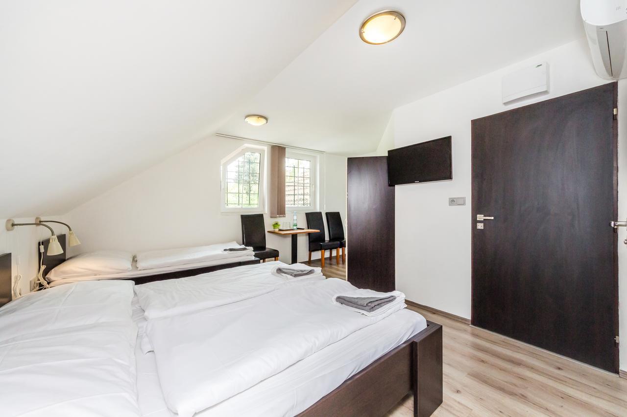 Hotell Nova Hospoda - & Restaurant Prag