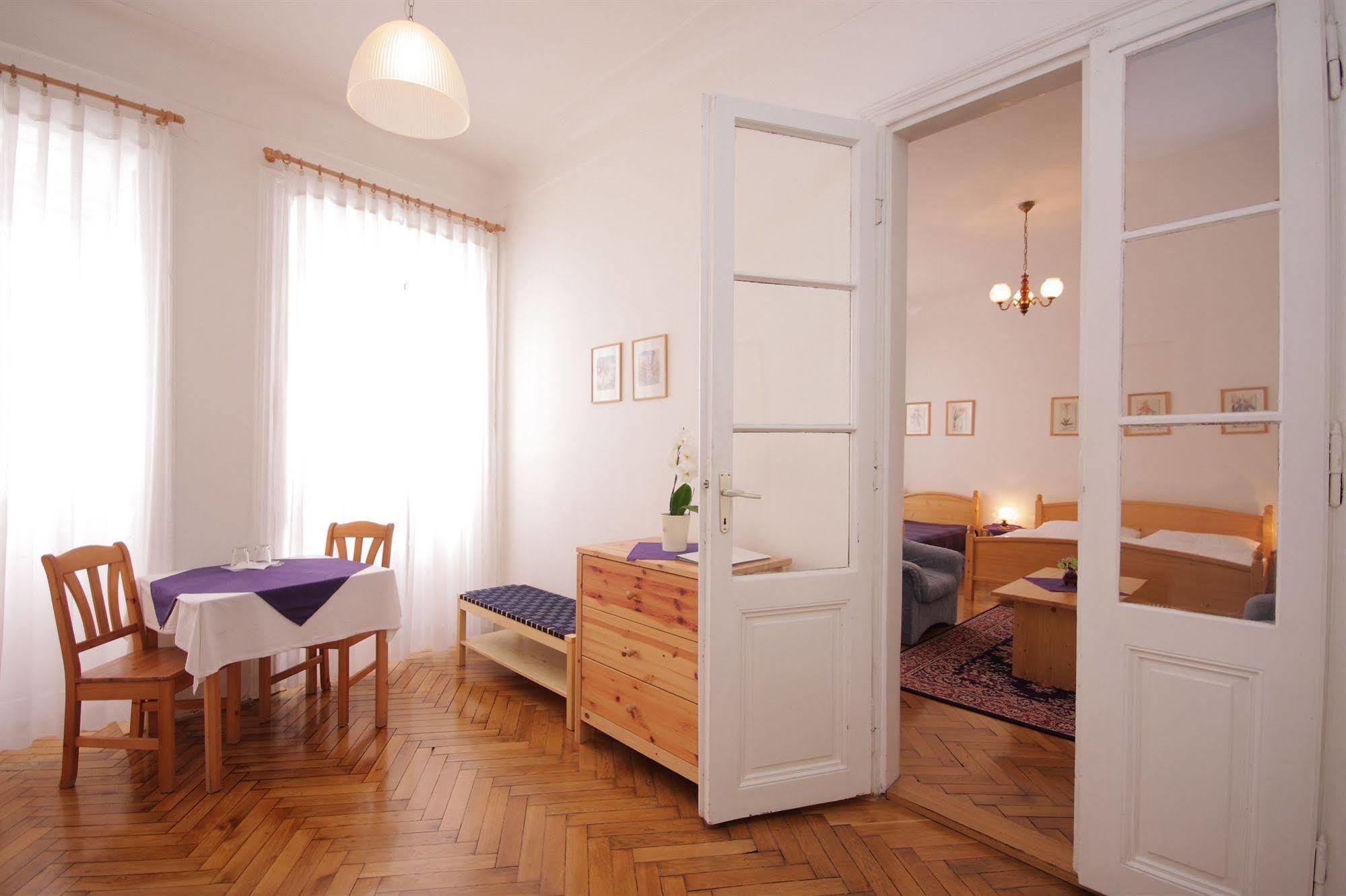 The Green Garland Hotel Prag